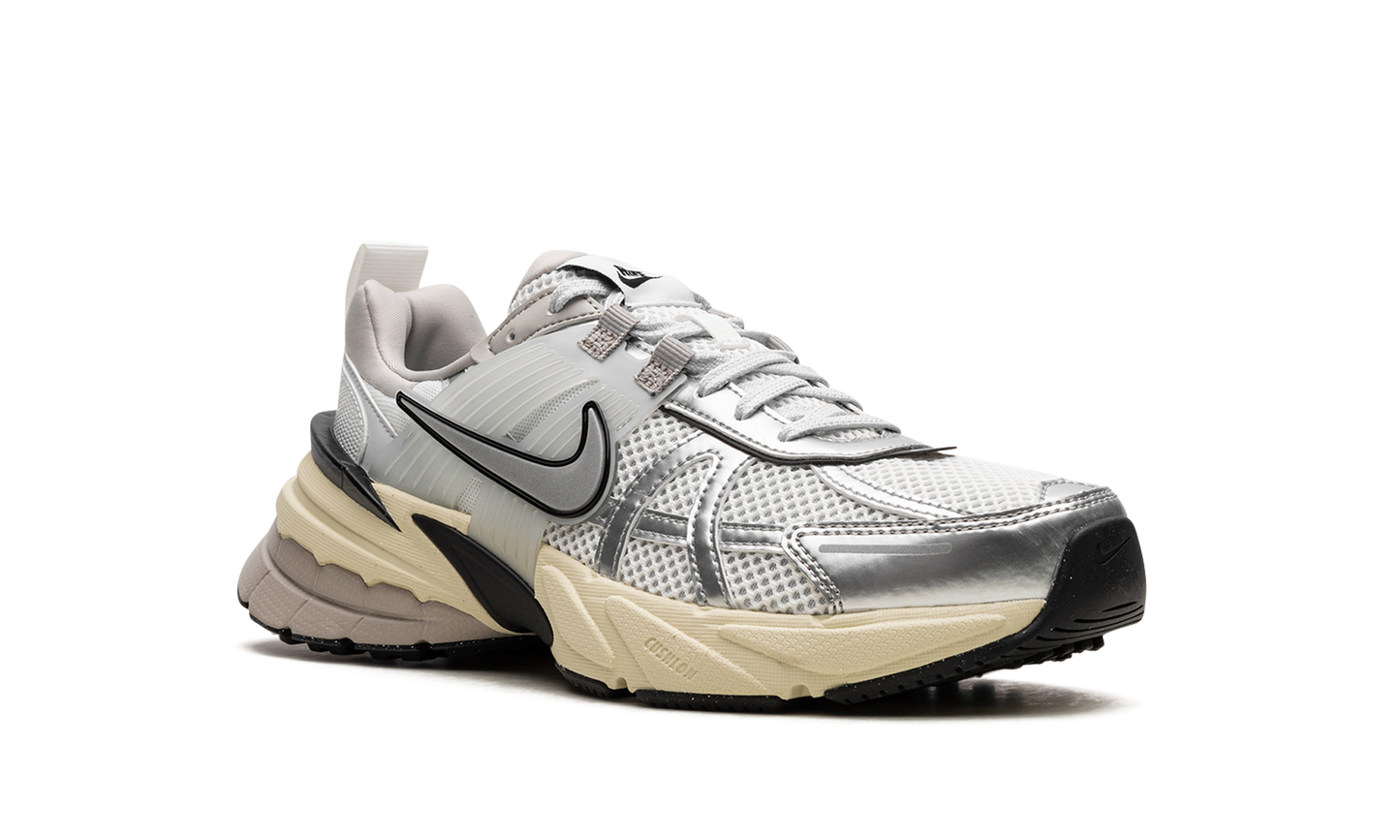V2K RUN WMNS"Metallic Silver" FD0736 100