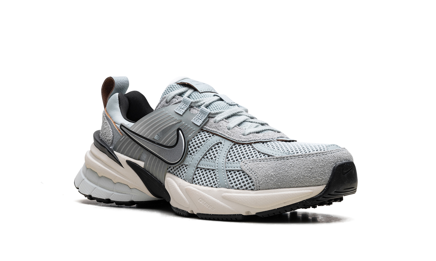 V2K Run WMNS"Light Pumic Black Chrome" FN6703 003