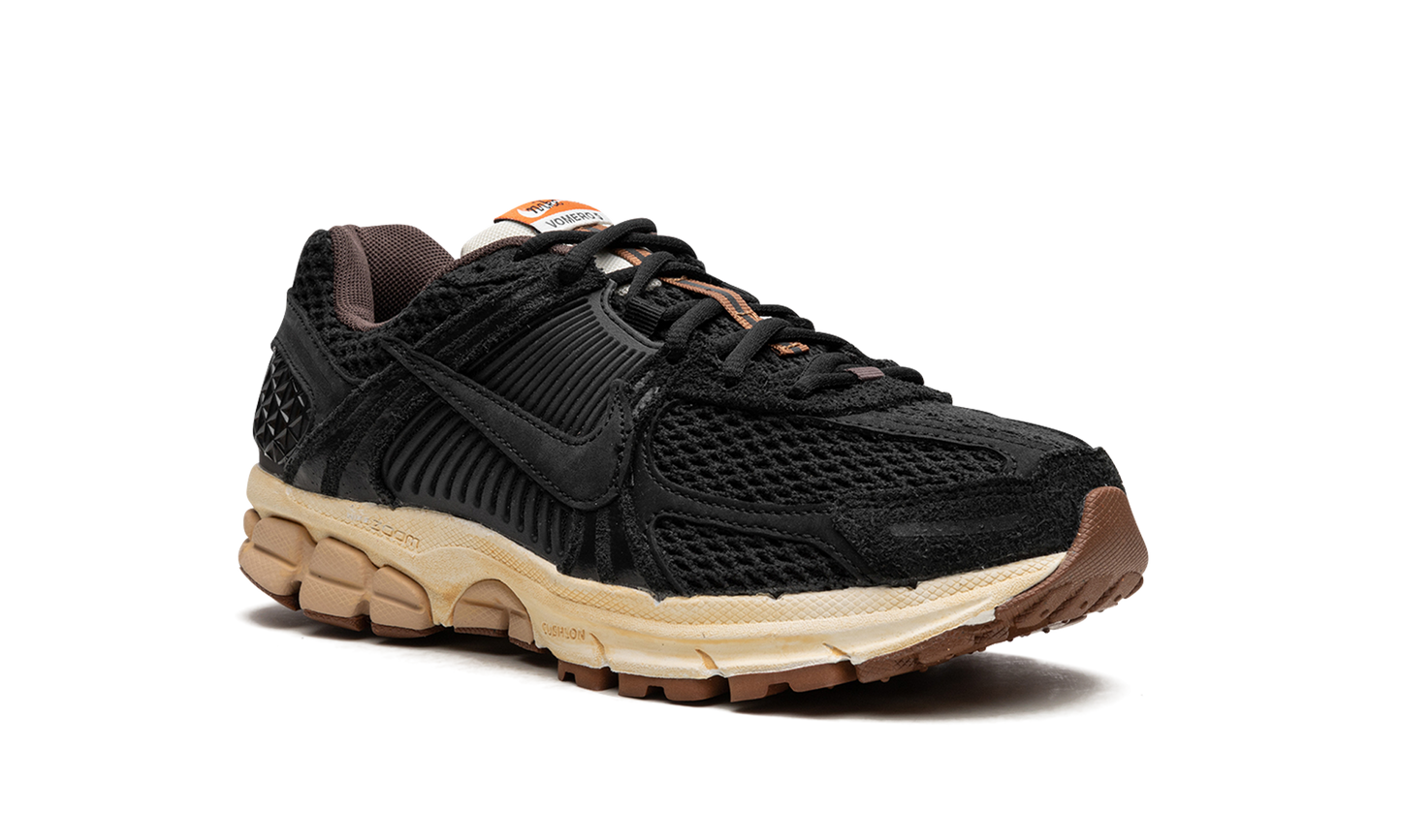 VOMERO 5 WMNS"Black/ Sesame" FD0533 010