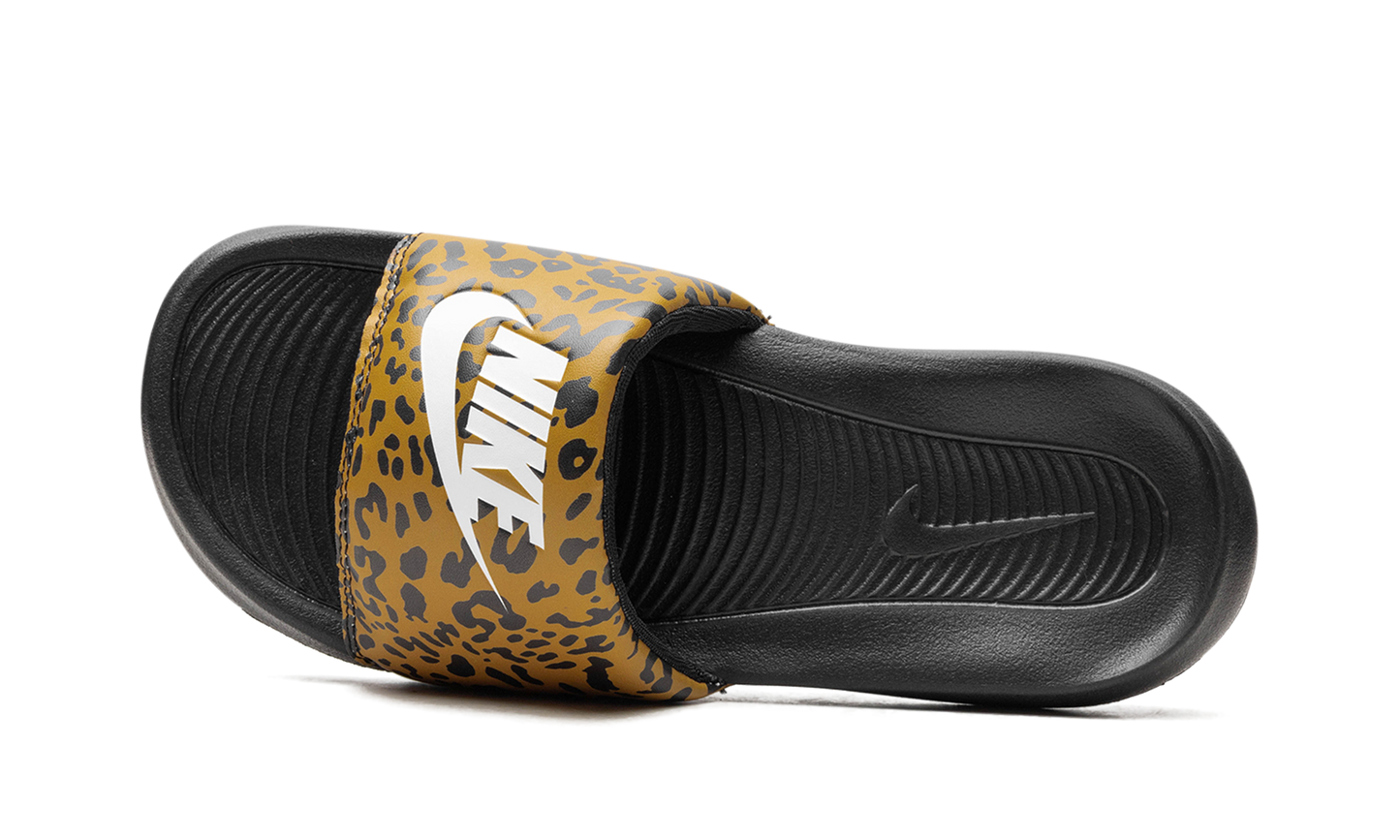 VICTORI ONE MNS WMNS"Cheetah Print" CN9676 700