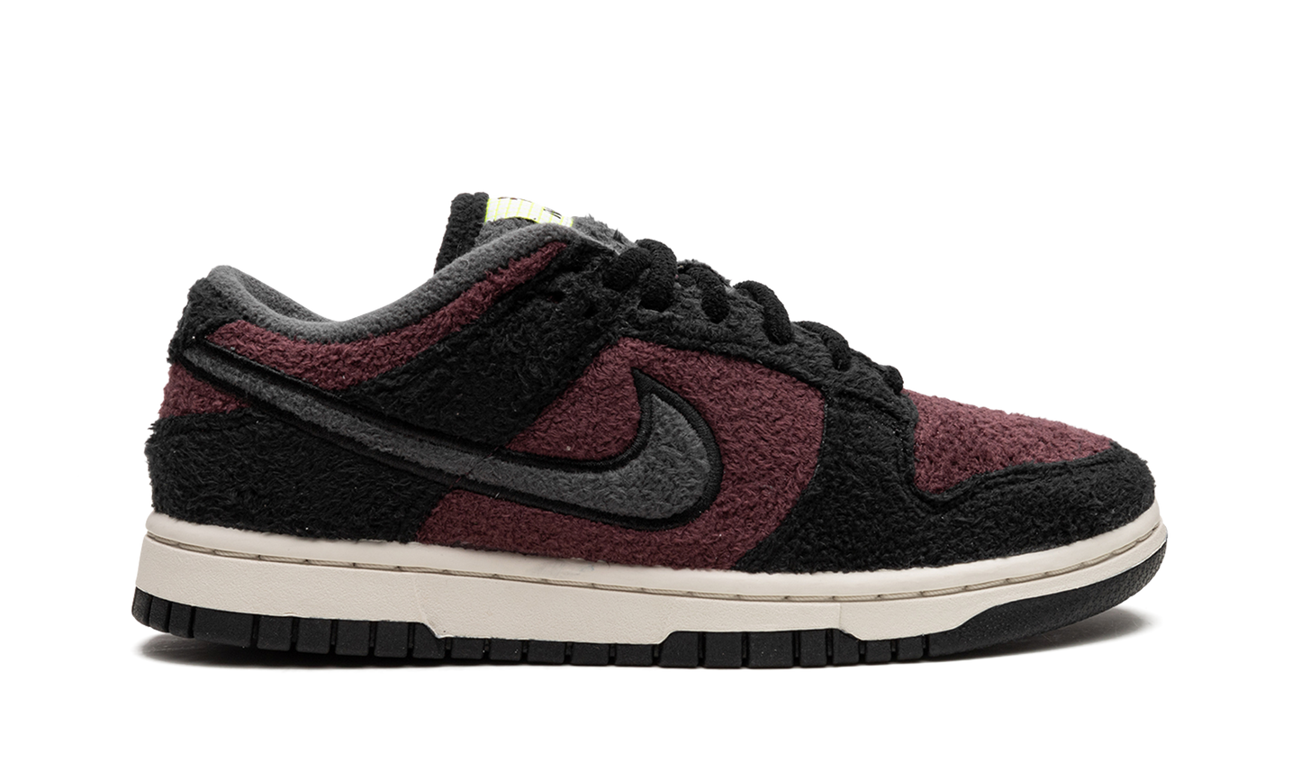 DUNK LO MNS WMNS"Fleece Pack Burgundy Crush" DQ7579 600