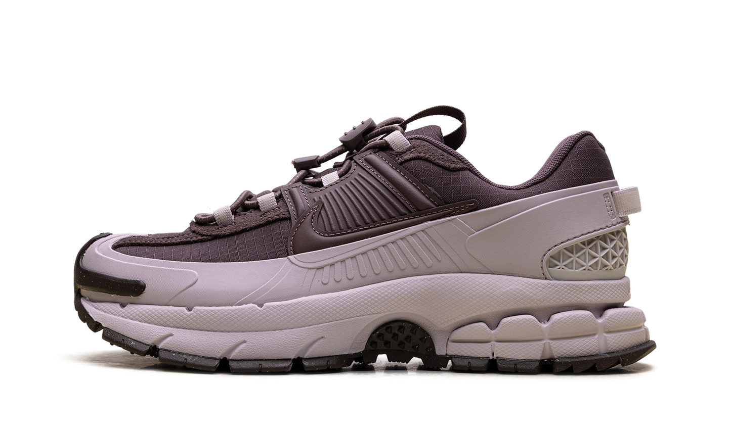 Zoom Vomero 5 Roam WMNS"Particle Rose" HQ2181 501