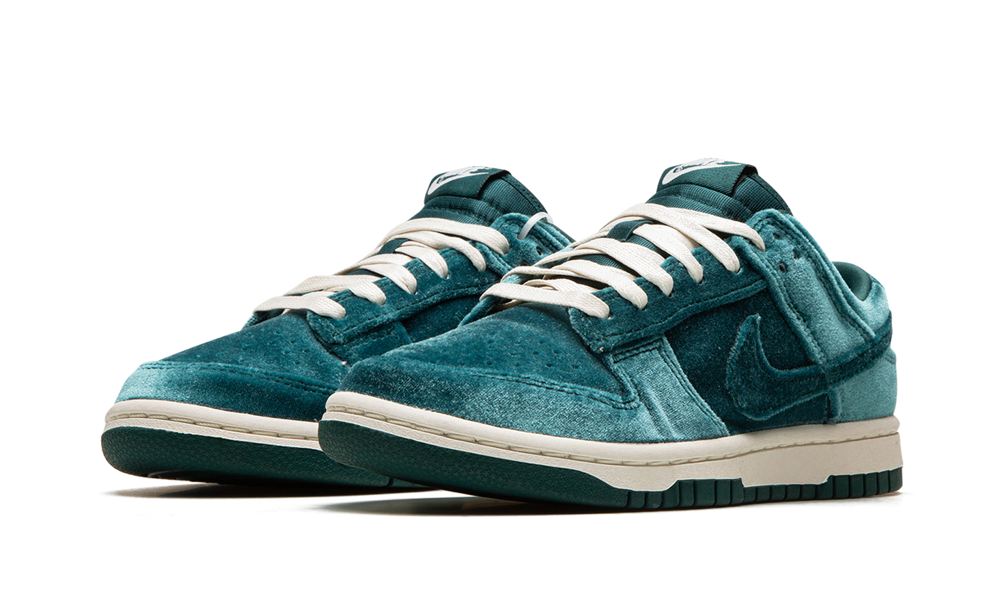DUNK LO MNS WMNS"Green Velvet" DZ5224 300