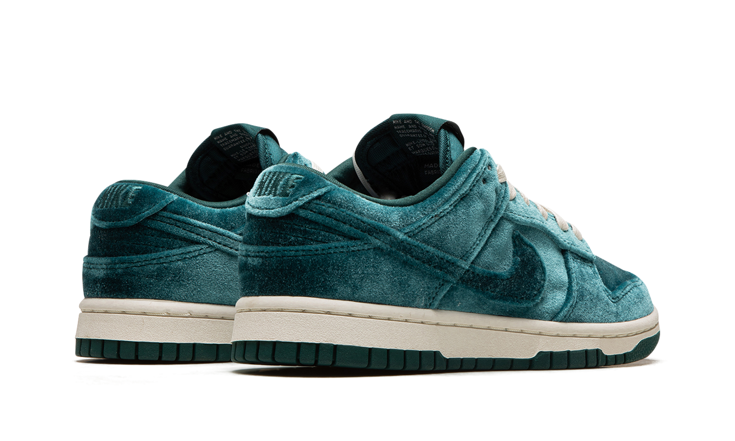 DUNK LO MNS WMNS"Green Velvet" DZ5224 300