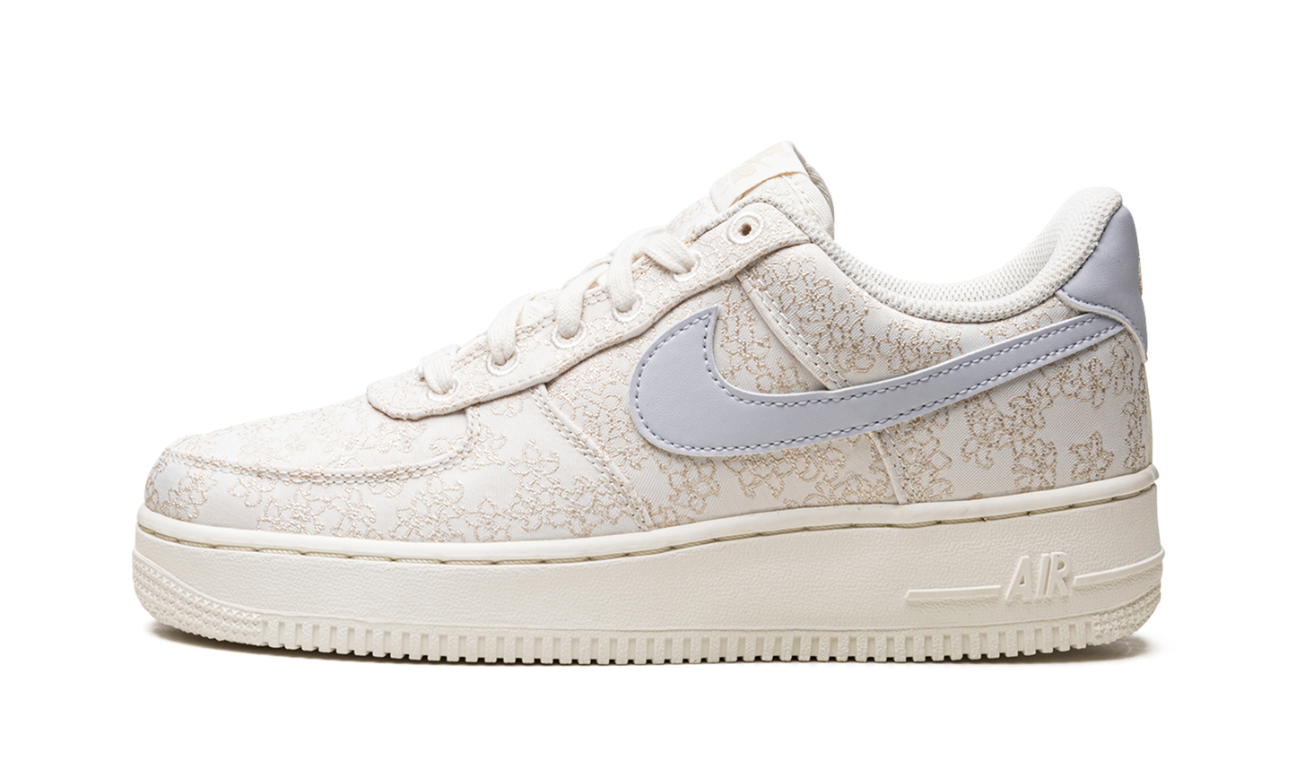AIR FORCE 1'07 SE JACQ WMNS"Flower Embroidery" DR6402 900