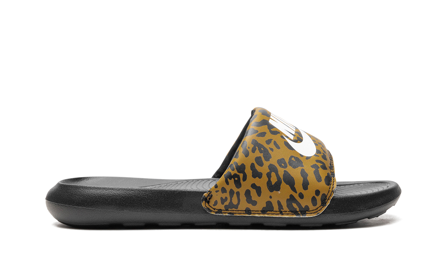 VICTORI ONE MNS WMNS"Cheetah Print" CN9676 700