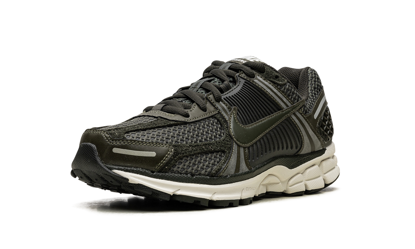 ZOOM VOMERO 5 WMNS"Sequoia" FQ8898 325