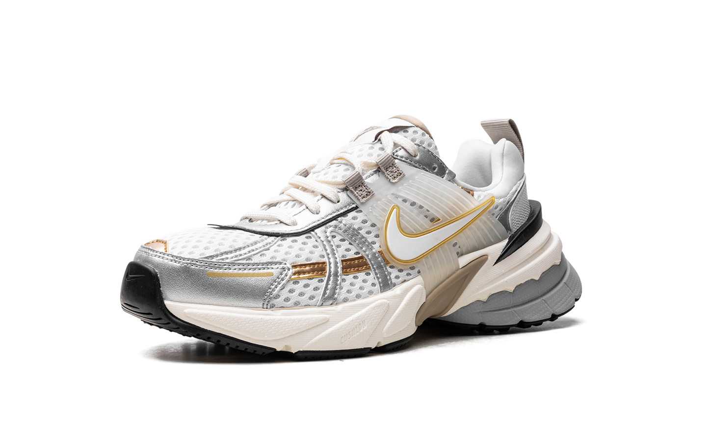 V2K Run WMNS"Khaki Metallic Silver" HJ7245 100