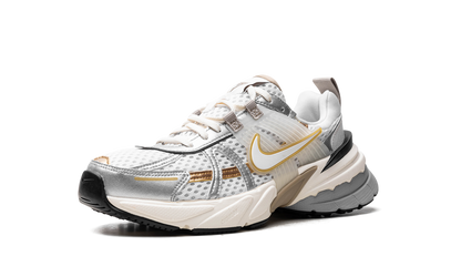 V2K Run WMNS"Khaki Metallic Silver" HJ7245 100