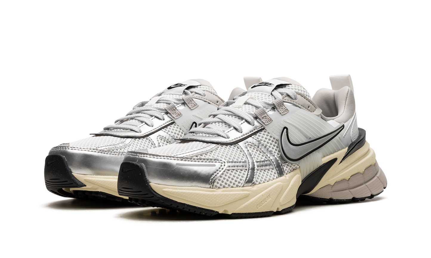 V2K RUN WMNS"Metallic Silver" FD0736 100