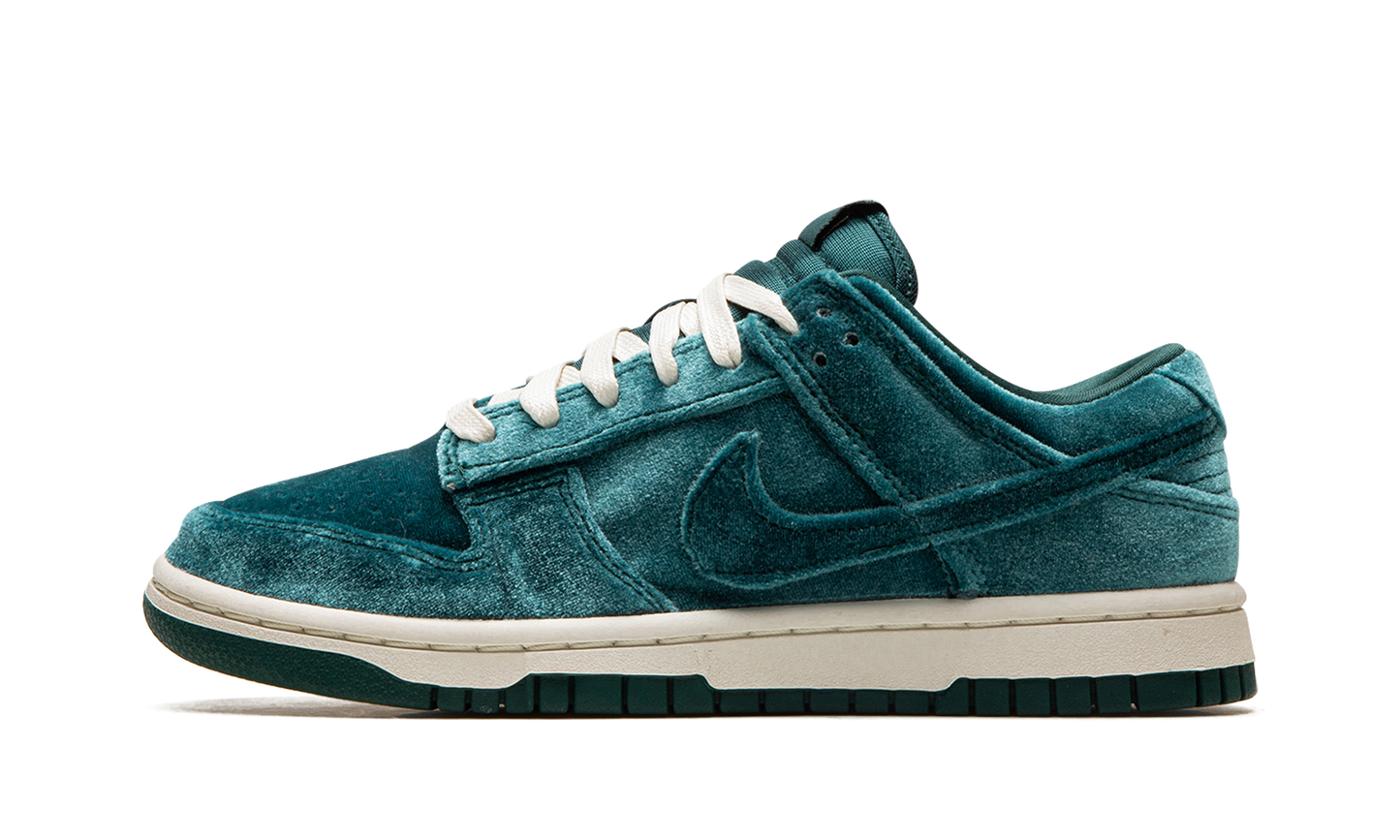 DUNK LO MNS WMNS"Green Velvet" DZ5224 300