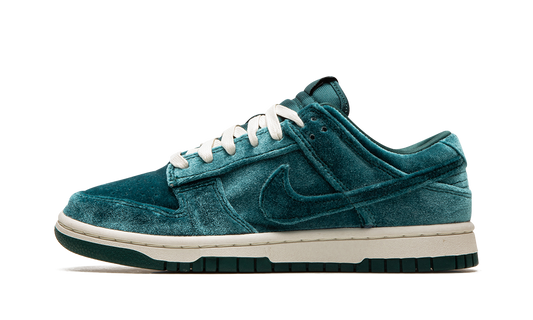 DUNK LO MNS WMNS"Green Velvet" DZ5224 300