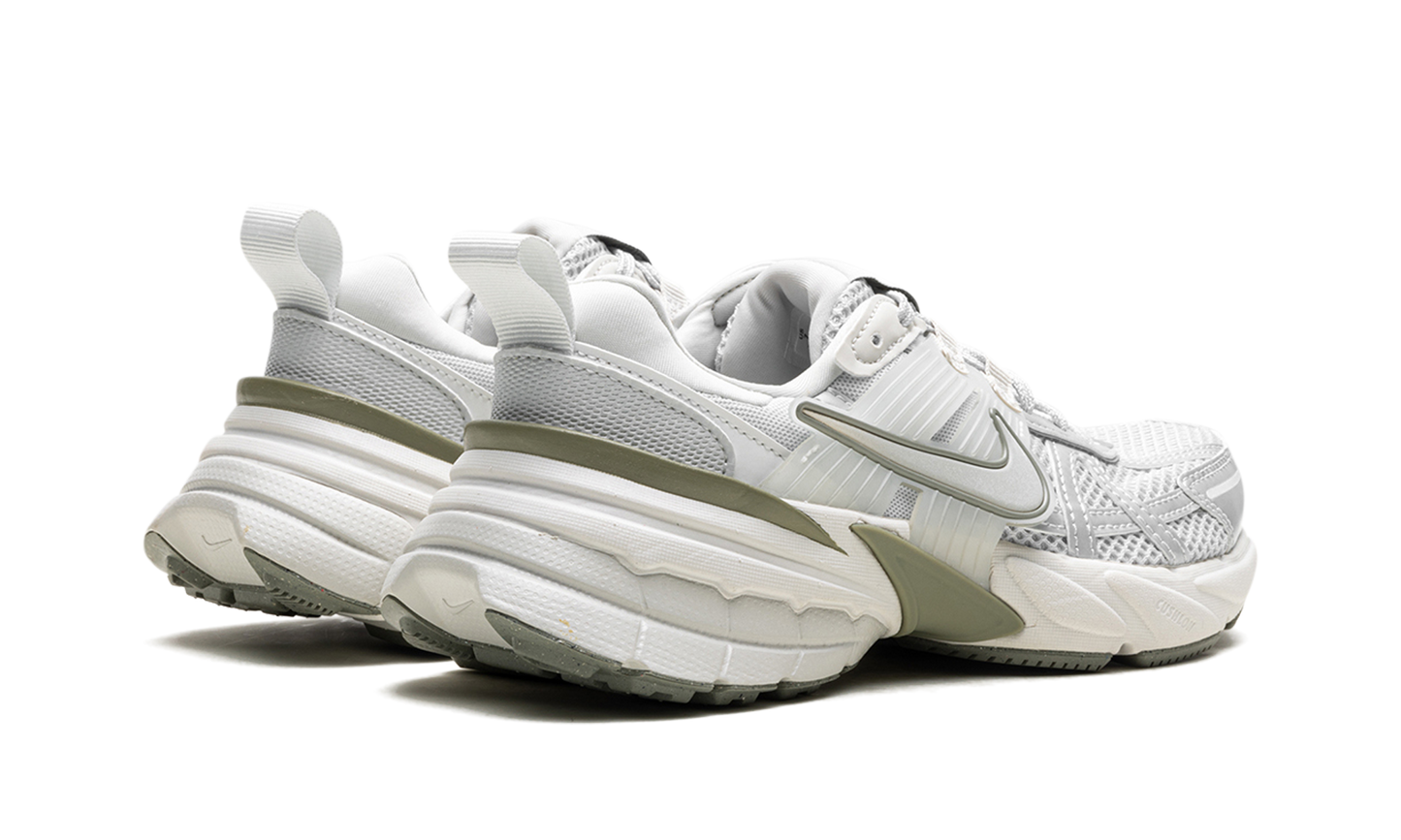 V2K Run WMNS"Photon Dust Light Silver" FD0736 006