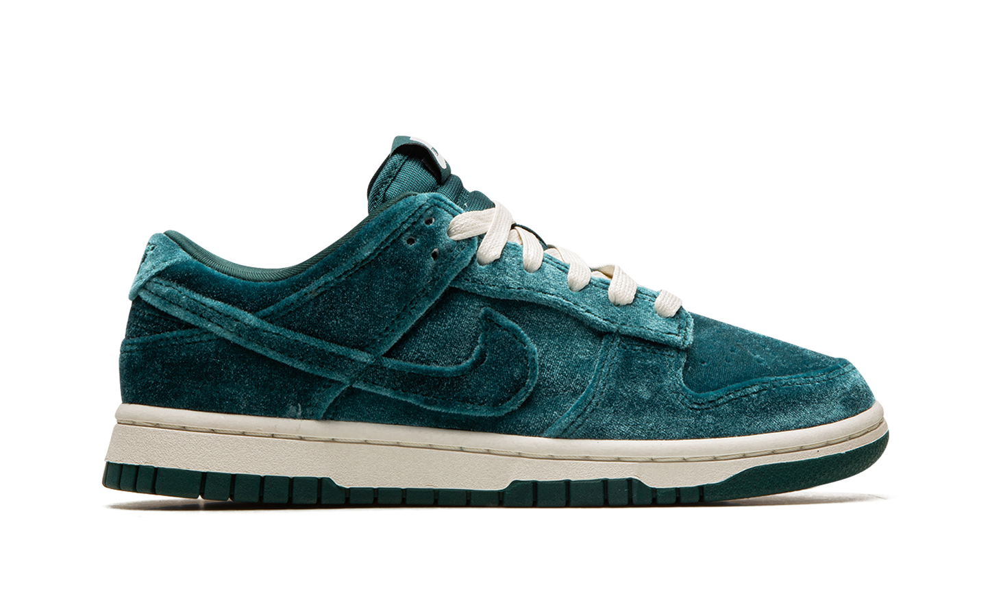 DUNK LO MNS WMNS"Green Velvet" DZ5224 300
