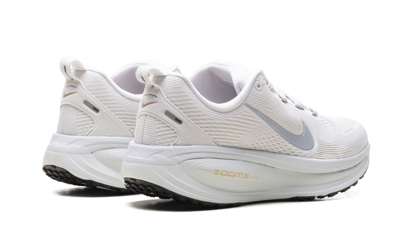 Vomero 18 WMNS"Vast Grey Summit White" HM6804 007