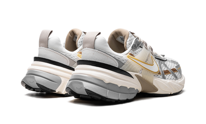 V2K Run WMNS"Khaki Metallic Silver" HJ7245 100
