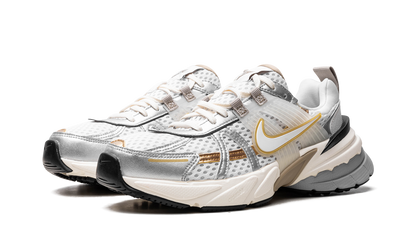 V2K Run WMNS"Khaki Metallic Silver" HJ7245 100