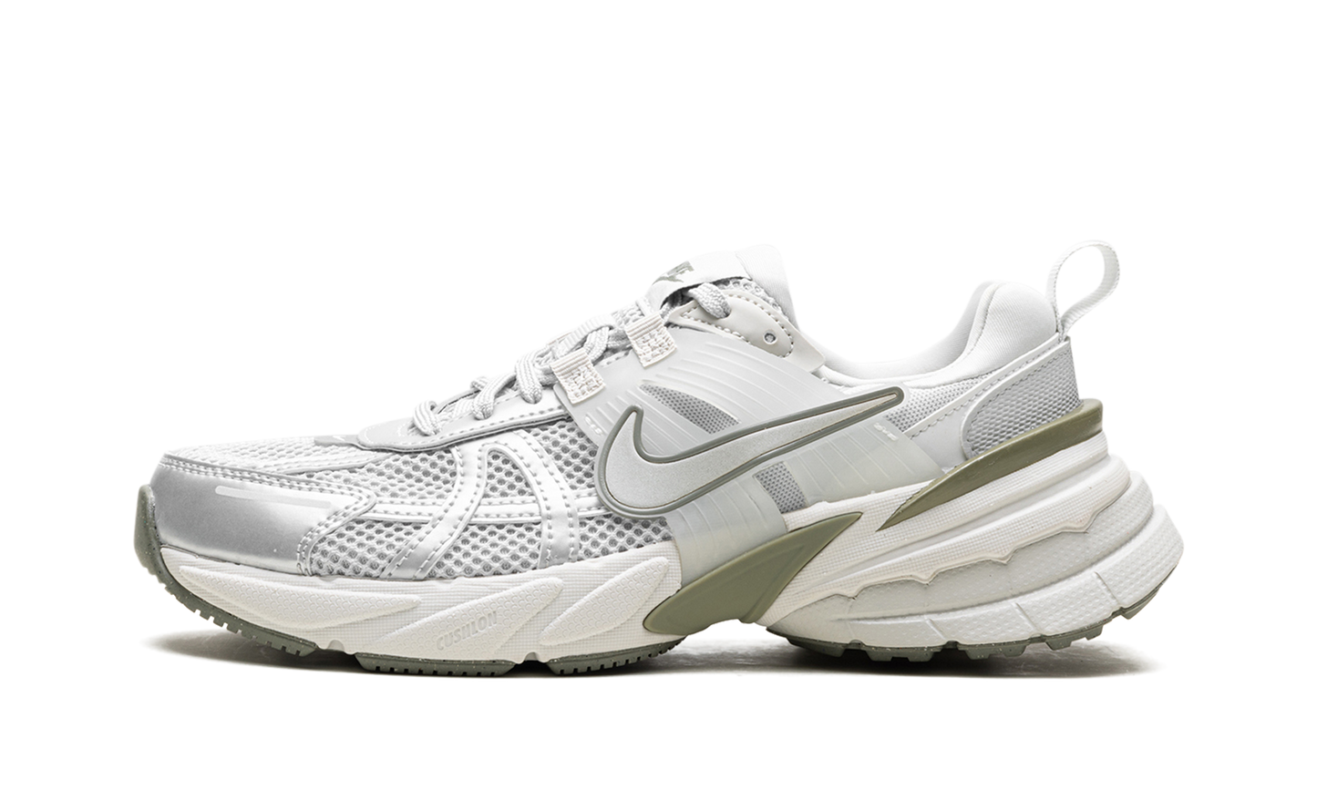 V2K Run WMNS"Photon Dust Light Silver" FD0736 006