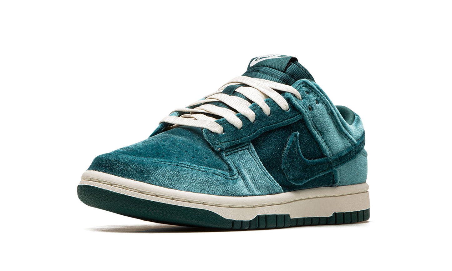 DUNK LO MNS WMNS"Green Velvet" DZ5224 300