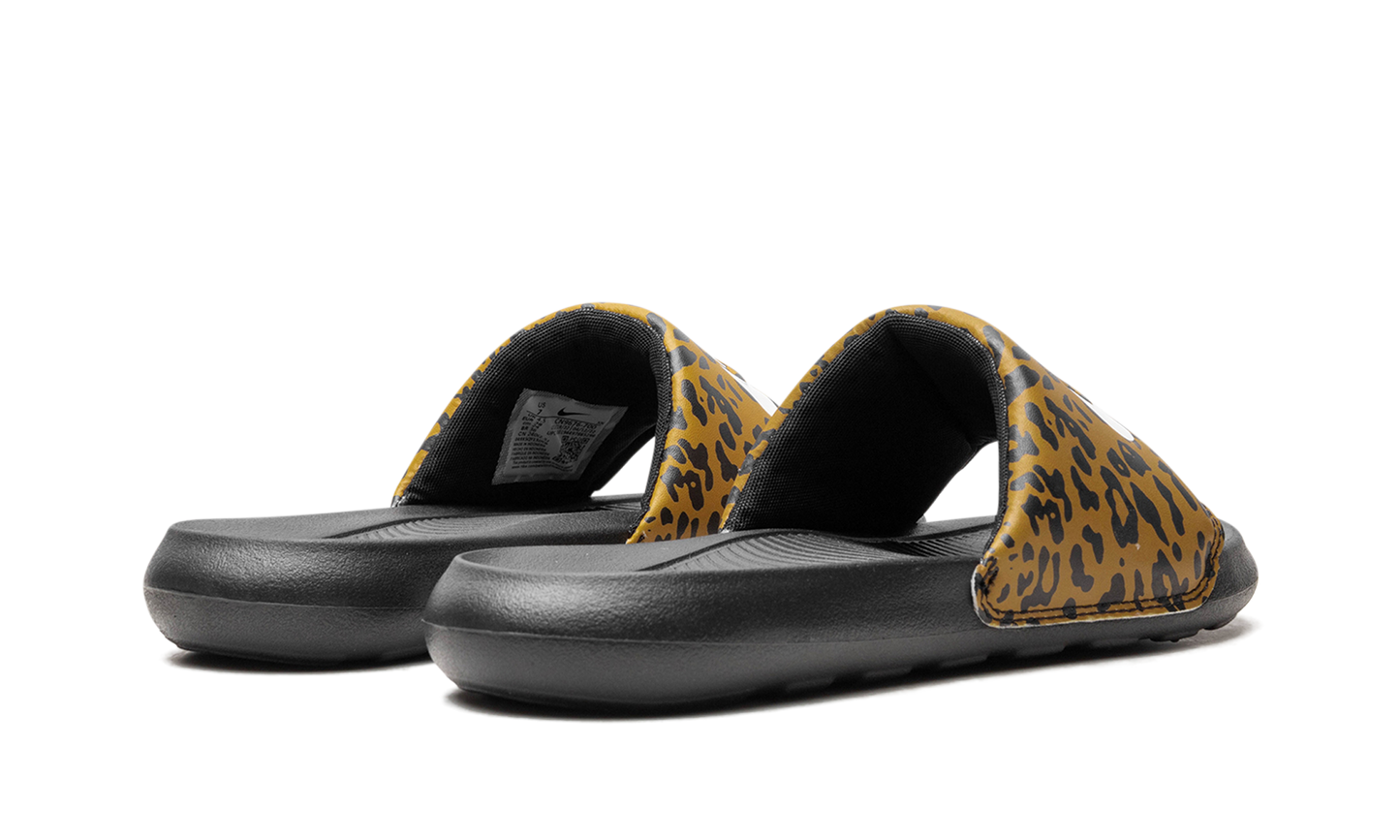 VICTORI ONE MNS WMNS"Cheetah Print" CN9676 700