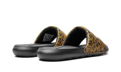 VICTORI ONE MNS WMNS"Cheetah Print" CN9676 700