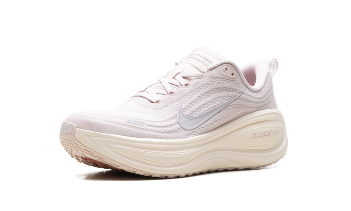 Vomero Plus WMNS"Silt Red Stardust" HV8154 605