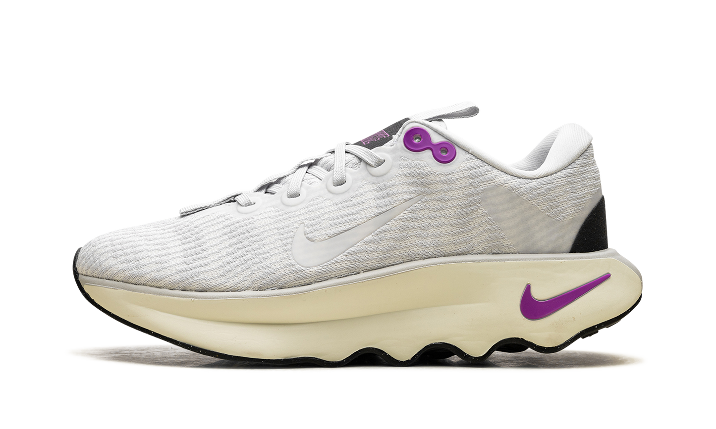 Motiva WMNS"Photon Dust Hyper Violet Coconut Milk" DV1238 009