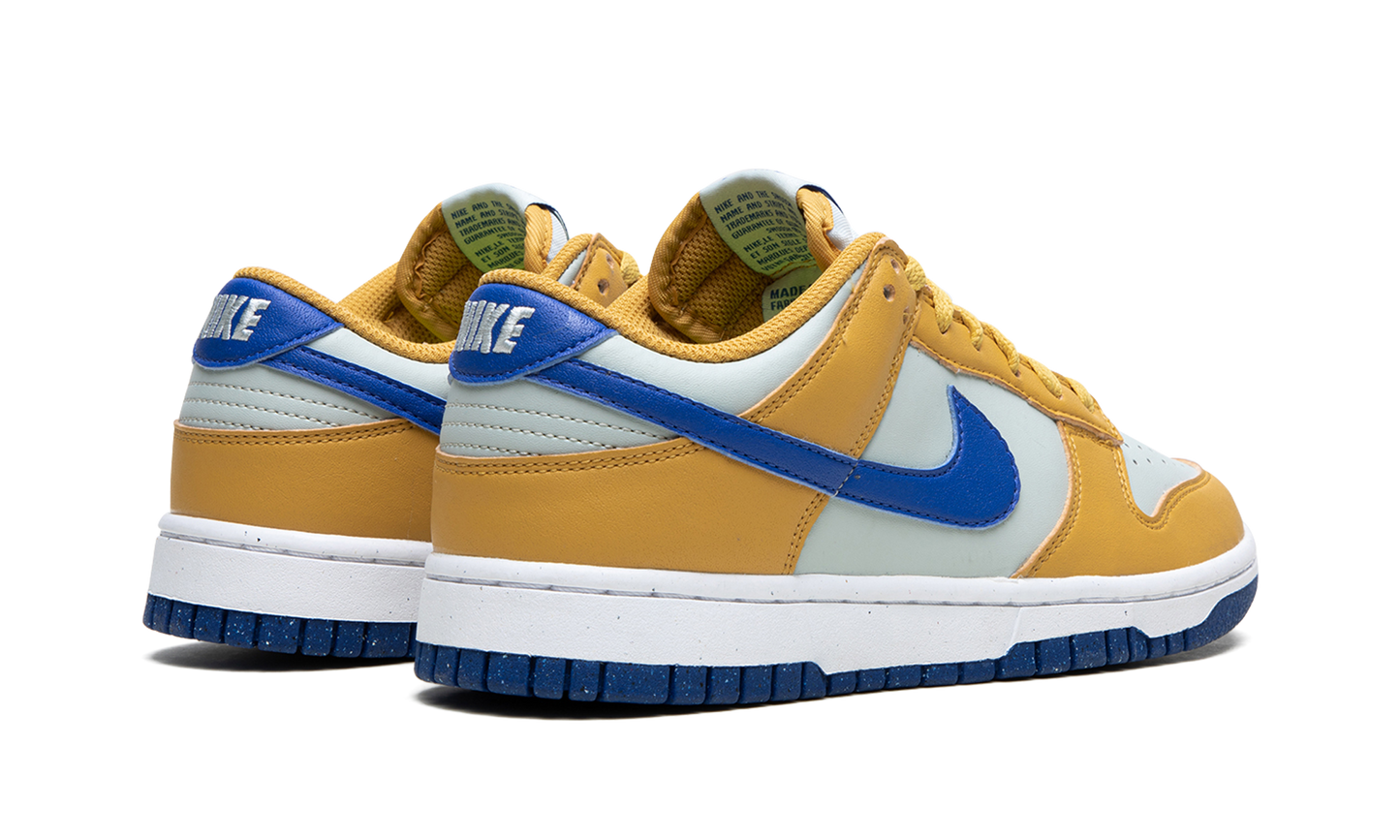 DUNK LO NEXT NATURE WMNS"Wheat Gold Royal" DN1431 700