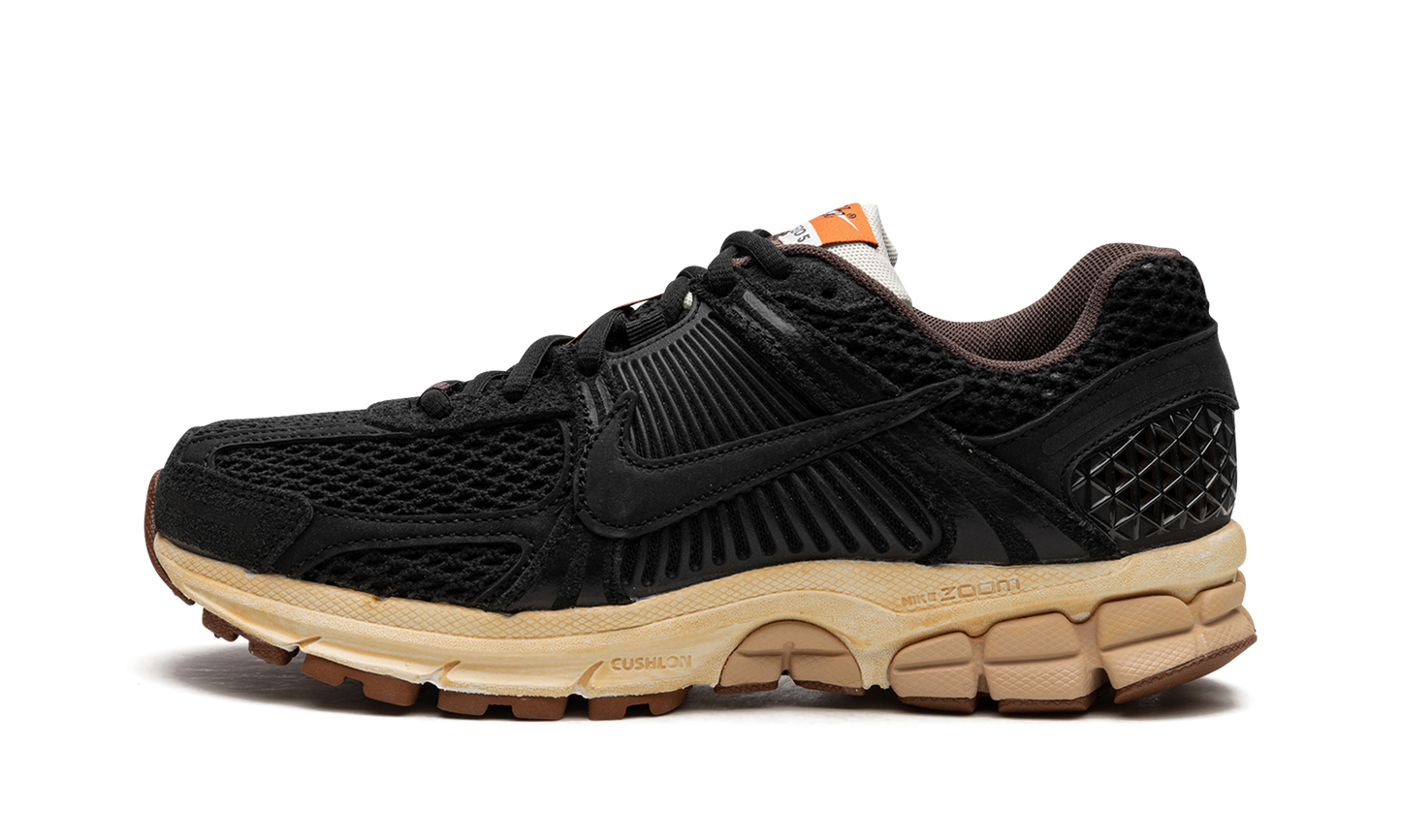 VOMERO 5 WMNS"Black/ Sesame" FD0533 010