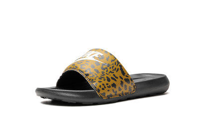 VICTORI ONE MNS WMNS"Cheetah Print" CN9676 700