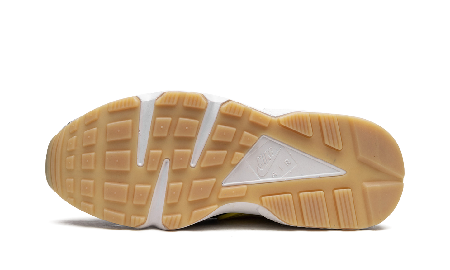 AIR HUARACHE WMNS"Go the Extra Smile" DO5873 001