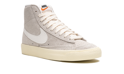 BLAZER MID 77 VINTAGE MNS WMNS"Light Bone Alabaster" DV7006 001
