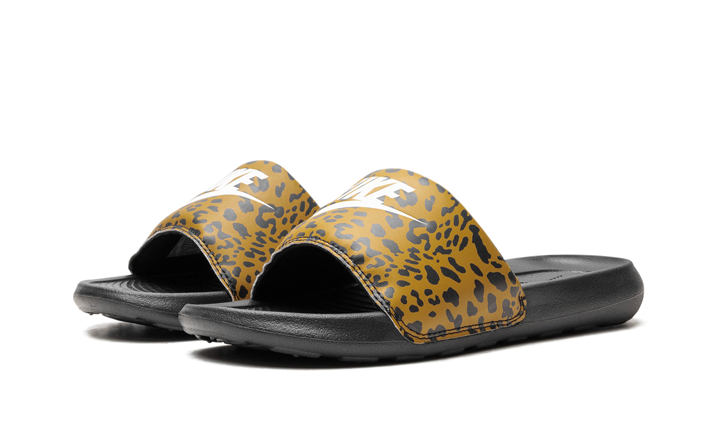 VICTORI ONE MNS WMNS"Cheetah Print" CN9676 700