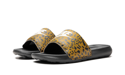 VICTORI ONE MNS WMNS"Cheetah Print" CN9676 700
