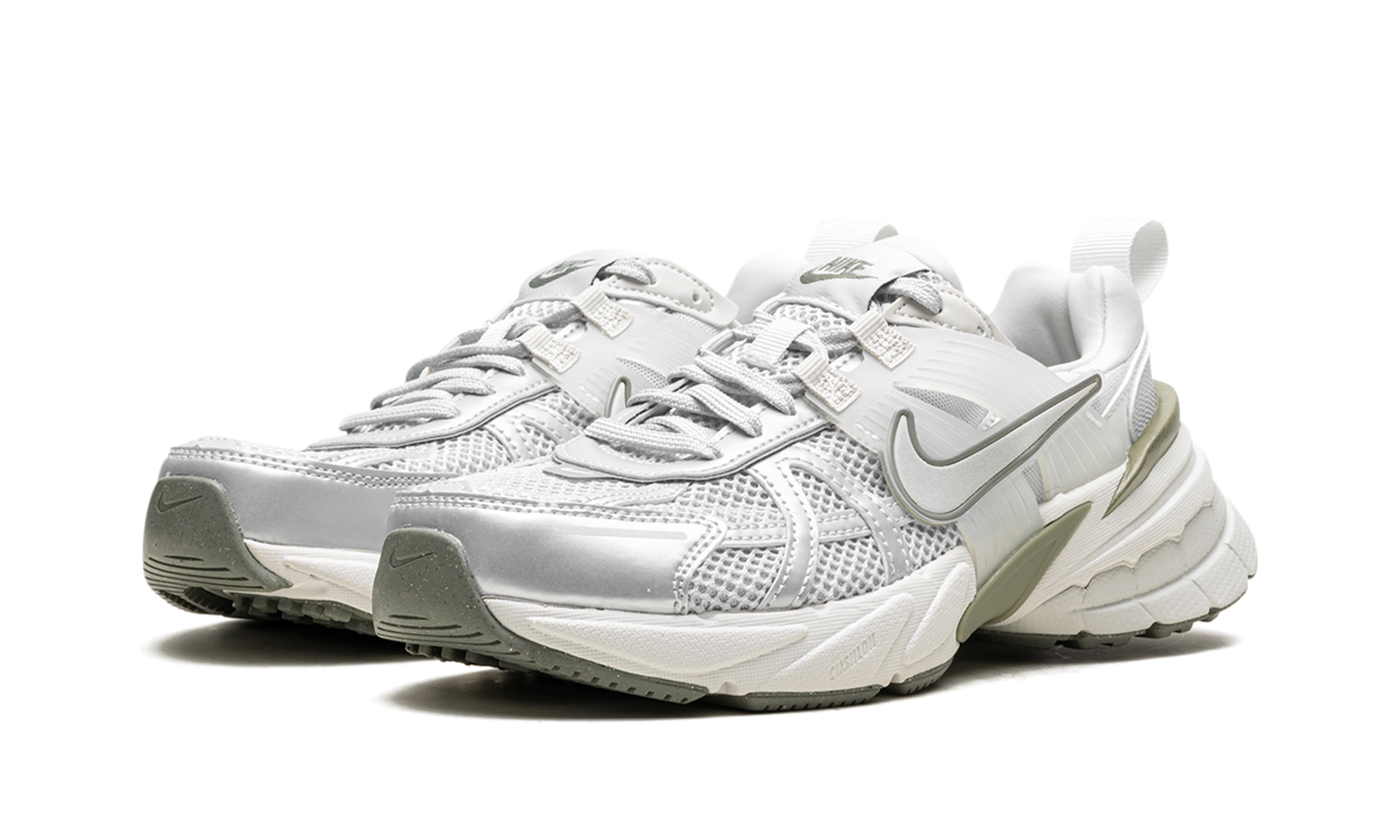 V2K Run WMNS"Photon Dust Light Silver" FD0736 006