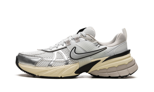 V2K RUN WMNS"Metallic Silver" FD0736 100