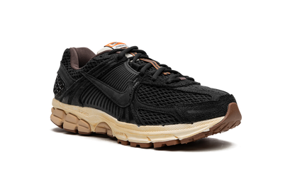 VOMERO 5 WMNS"Black/ Sesame" FD0533 010