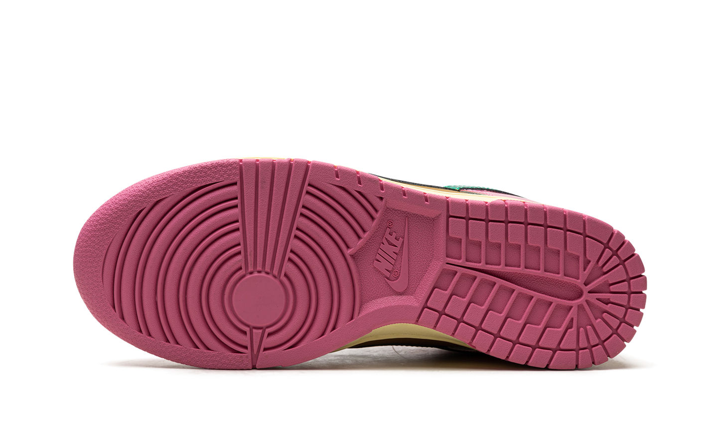 DUNK LOW WMNS"Parris Goebel" FN2721 600