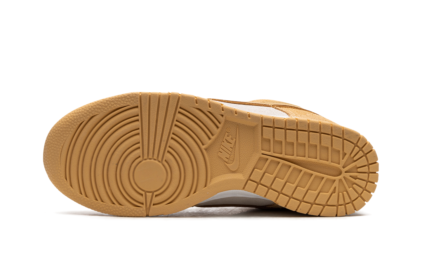 DUNK LOW WMNS"Celestial Gold Suede" DV7411 200