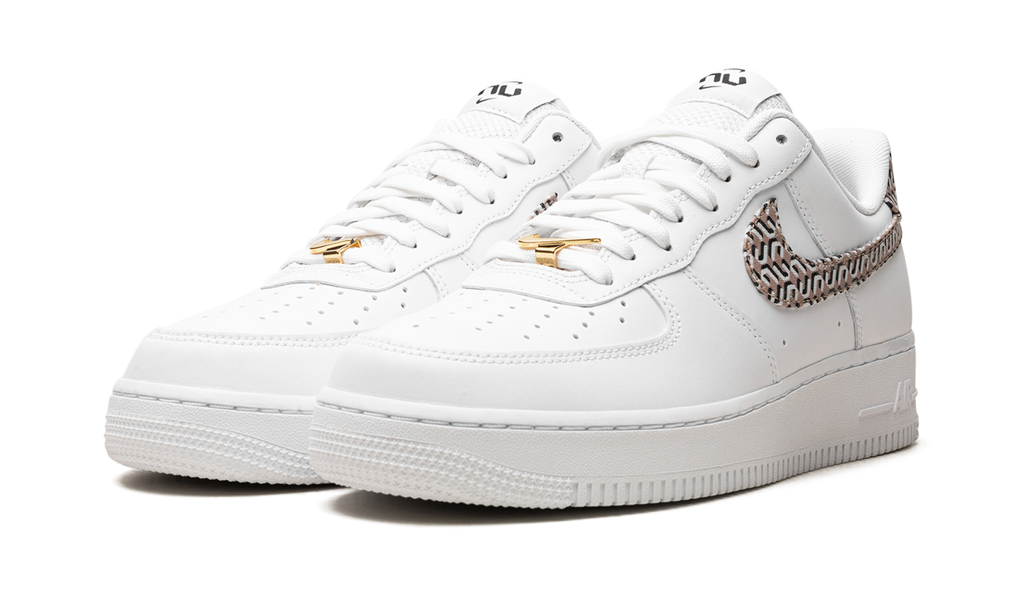 AIR FORCE 1 LO WMNS"United In Victory - White" DZ2709 100
