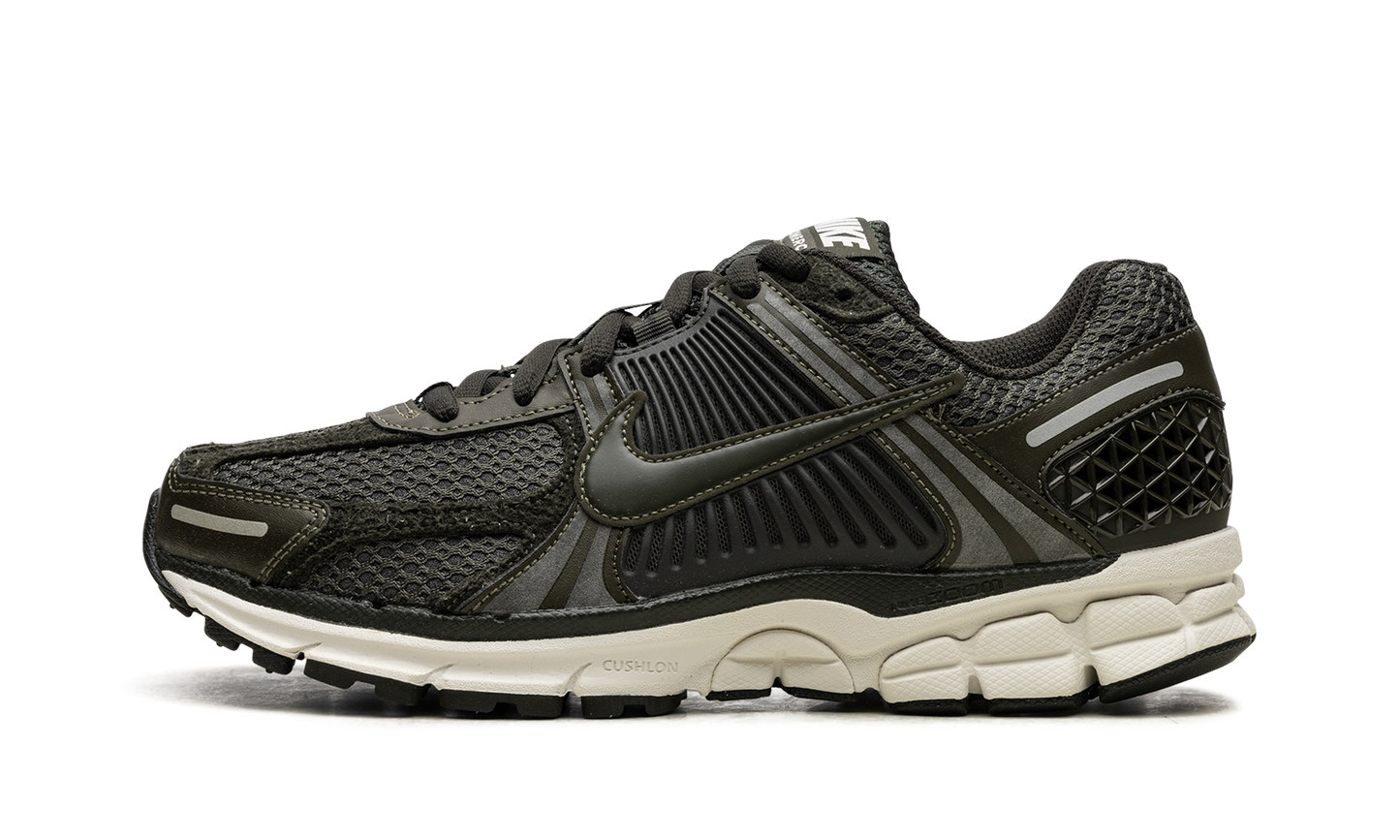 ZOOM VOMERO 5 WMNS"Sequoia" FQ8898 325