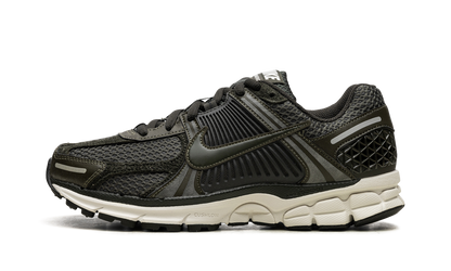ZOOM VOMERO 5 WMNS"Sequoia" FQ8898 325