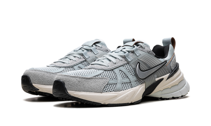 V2K Run WMNS"Light Pumic Black Chrome" FN6703 003