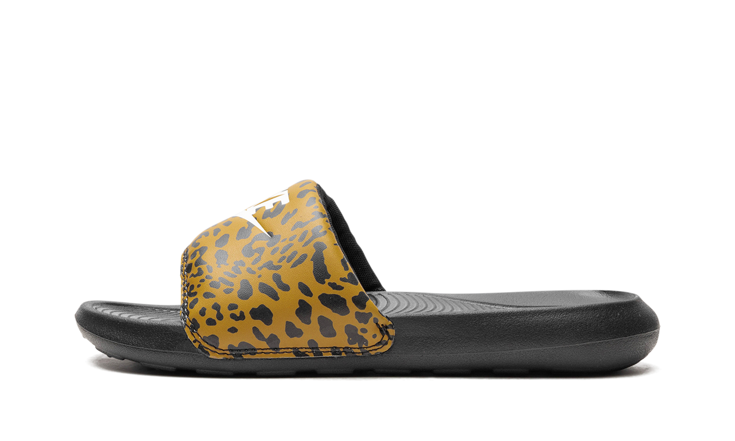VICTORI ONE MNS WMNS"Cheetah Print" CN9676 700