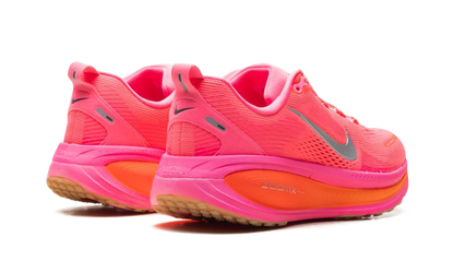 Vomero 18 WMNS"Digital Pink Hyper Orange" HM6804 602