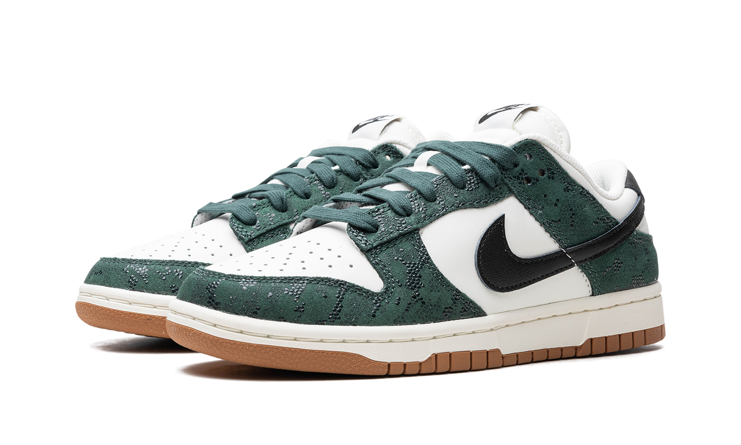 DUNK LOW WMNS"Green Snake" FQ8893 397