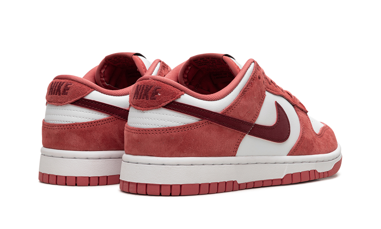 DUNK LOW WMNS"Valentine's Day" FQ7056 100