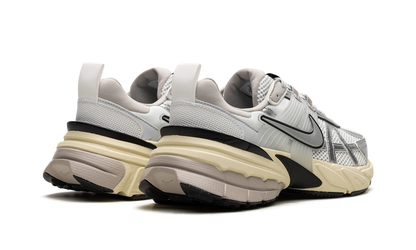 V2K RUN WMNS"Metallic Silver" FD0736 100
