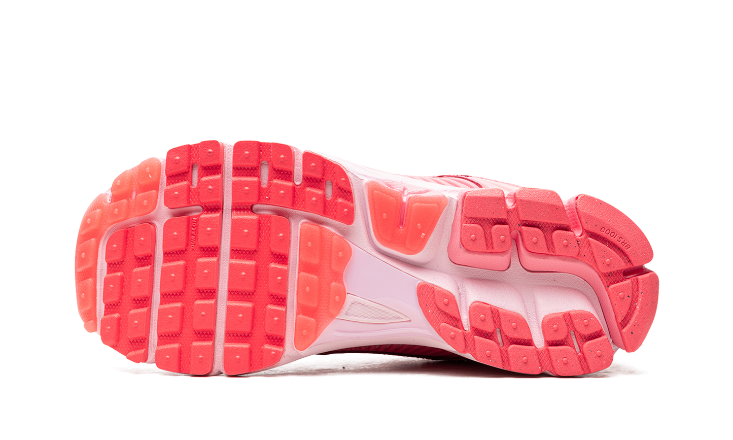 ZOOM VOMERO 5 WMNS"Triple Pink" FQ0257 666
