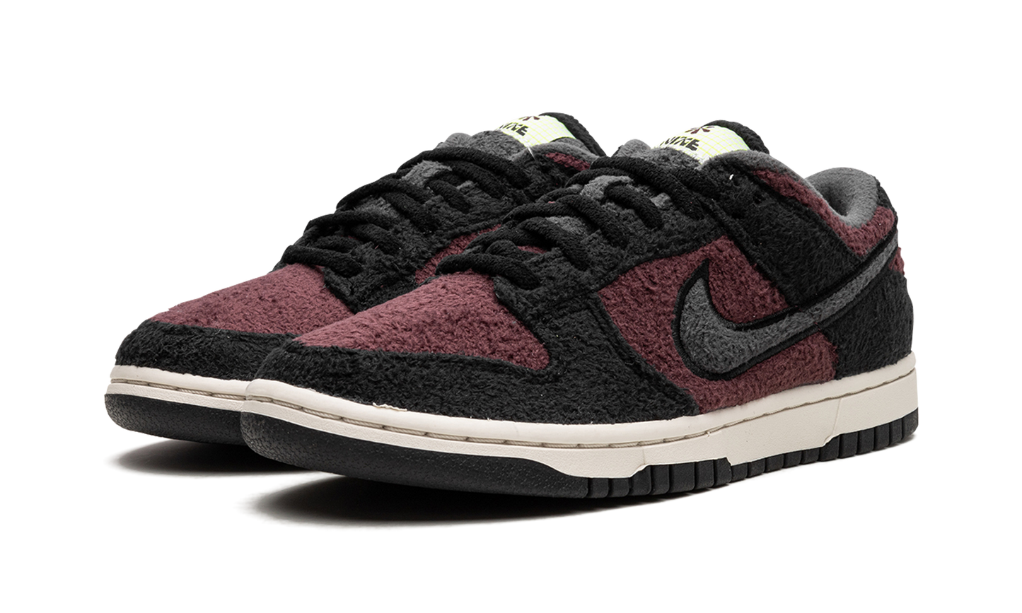 DUNK LO MNS WMNS"Fleece Pack Burgundy Crush" DQ7579 600